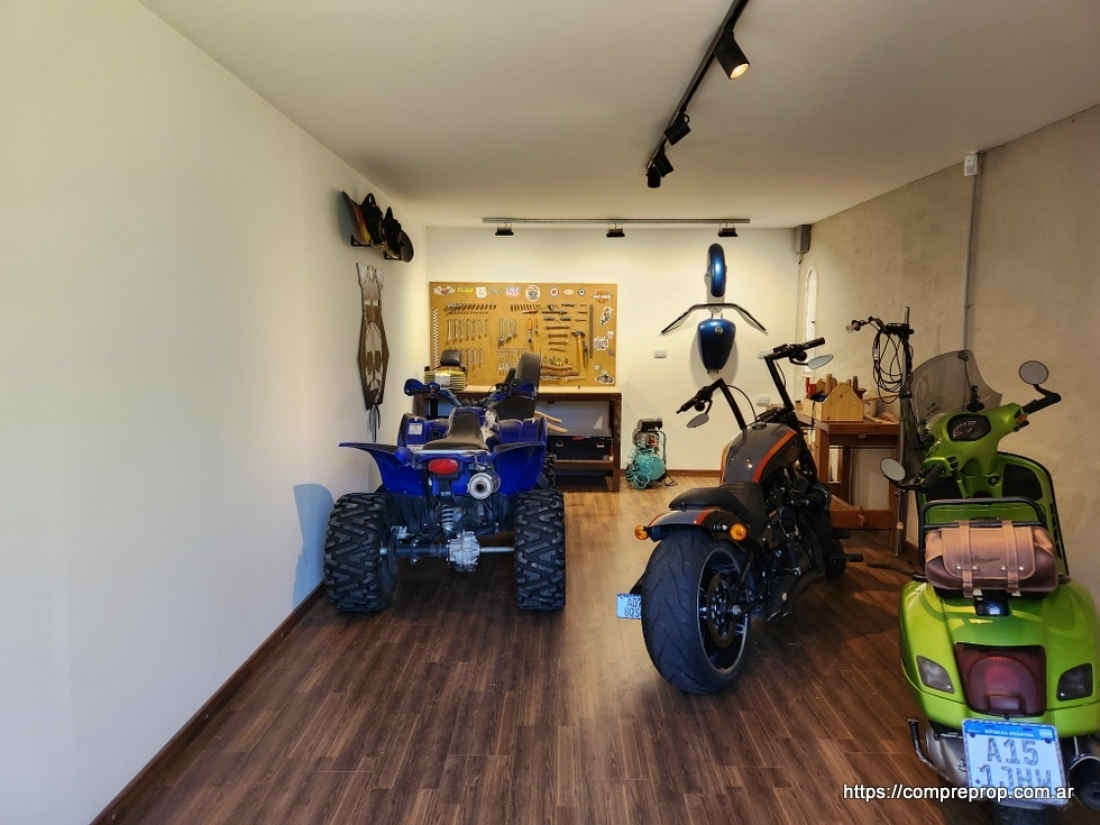 ARGUELLO CASA EN VENTA 3 DORMITORIOS MEJOR ZONA