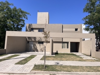 CASA EN VENTA 3 DORMITORIOS JARDN DE LAS TEJAS APTO CREDITO 