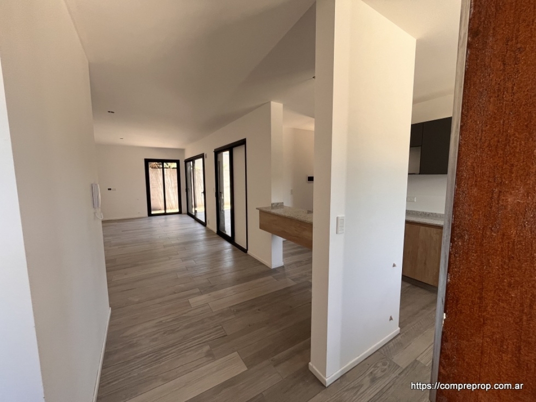 DUPLEX EN VENTA 3 DORMITORIOS COMPLEJO EL REFUGIO ARGUELLO