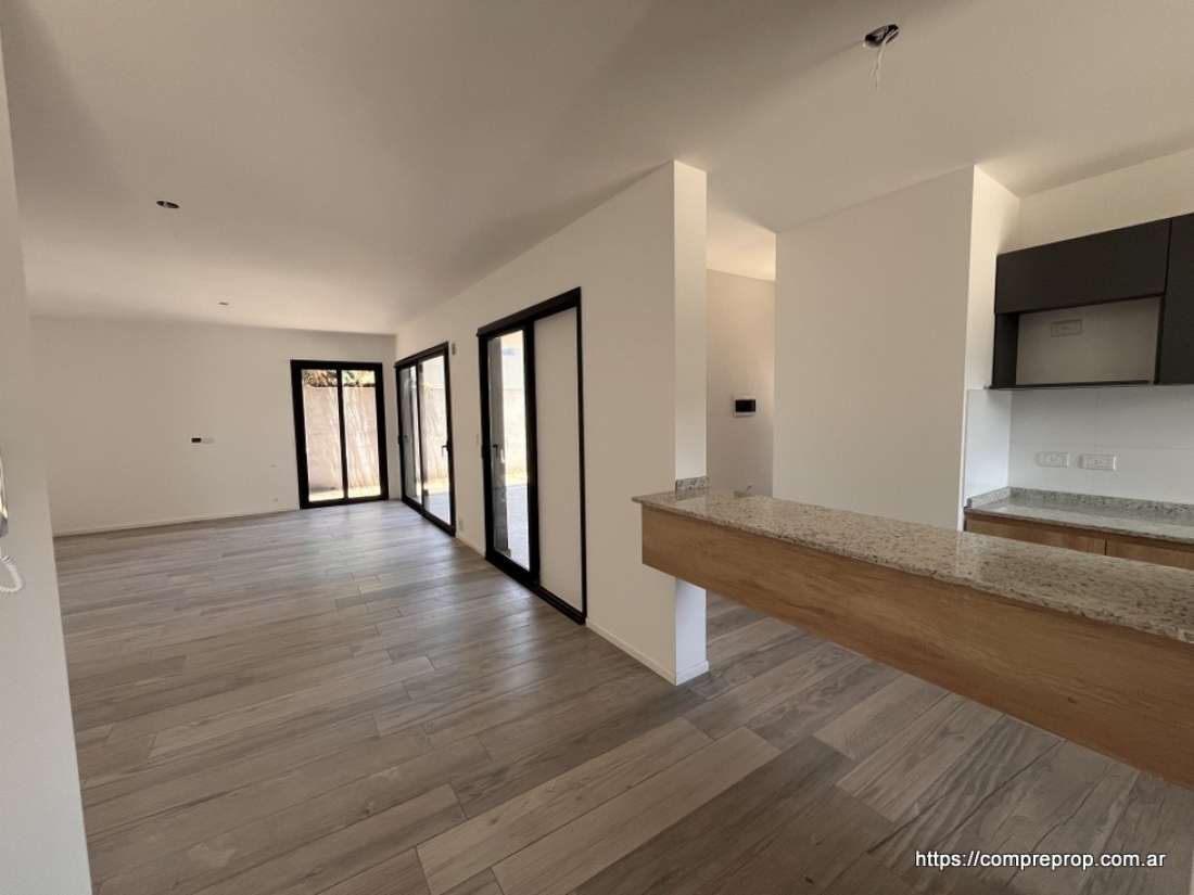 DUPLEX EN VENTA 3 DORMITORIOS COMPLEJO EL REFUGIO ARGUELLO