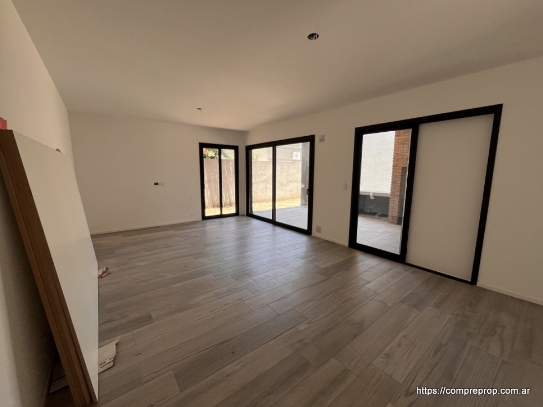 DUPLEX EN VENTA 3 DORMITORIOS COMPLEJO EL REFUGIO ARGUELLO