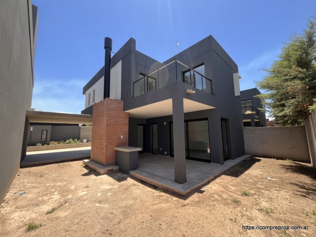 DUPLEX EN VENTA 3 DORMITORIOS COMPLEJO EL REFUGIO ARGUELLO