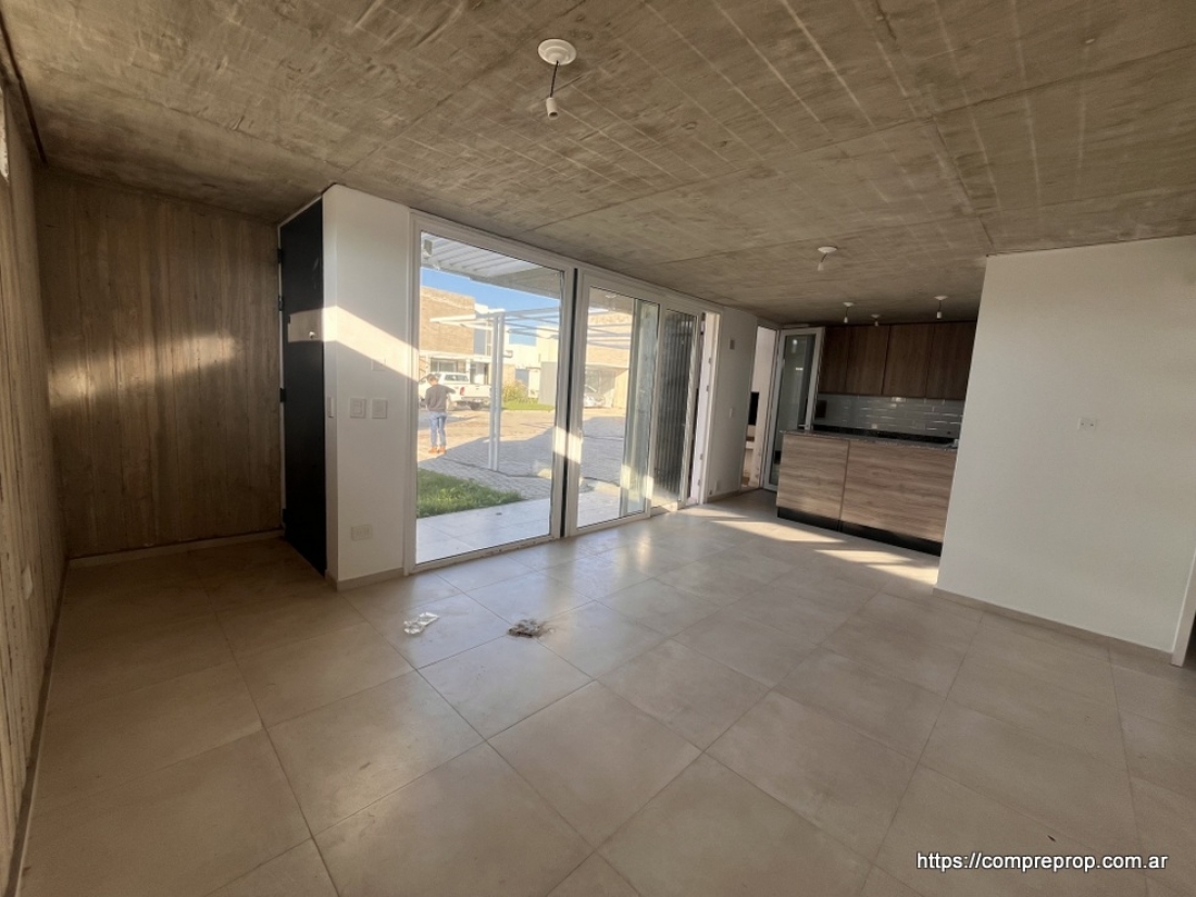 DUPLEX EN VENTA LA CALANDRIA DOS DORMITORIOS