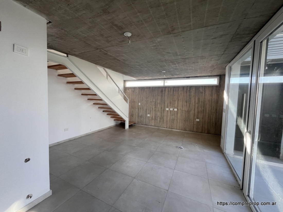 DUPLEX EN VENTA LA CALANDRIA DOS DORMITORIOS
