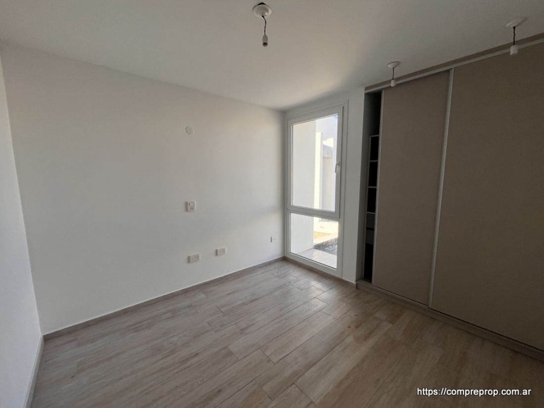 DUPLEX EN VENTA LA CALANDRIA DOS DORMITORIOS