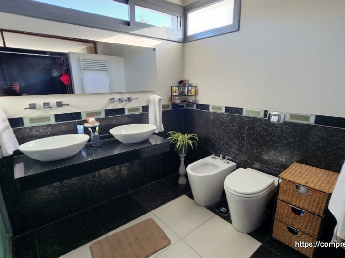 CASA DE CATEGORIA EN VENTA 3 DORMITORIOS ESTANCIA Q2 