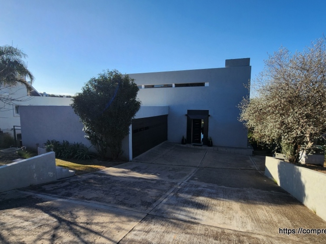 CASA DE CATEGORIA EN VENTA 3 DORMITORIOS ESTANCIA Q2 