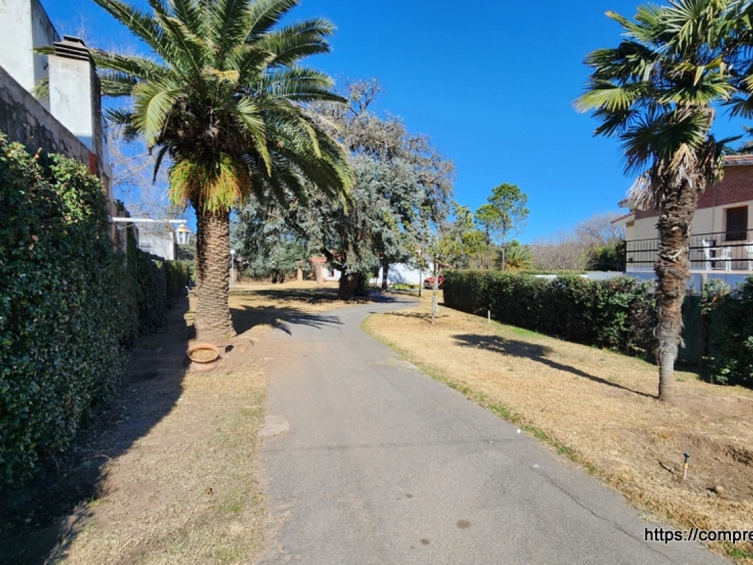 VILLA CARLOS PAZ CENTRO CASA EN VENTA GRAN LOTE COSTA DE LAGO