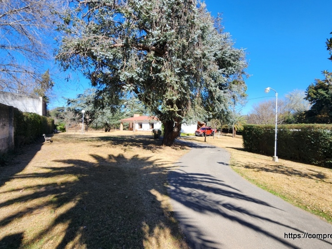 VILLA CARLOS PAZ CENTRO CASA EN VENTA GRAN LOTE COSTA DE LAGO