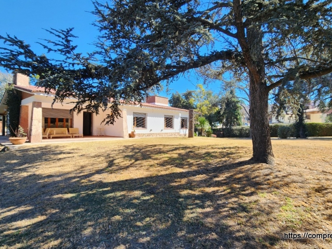 VILLA CARLOS PAZ CENTRO CASA EN VENTA GRAN LOTE COSTA DE LAGO