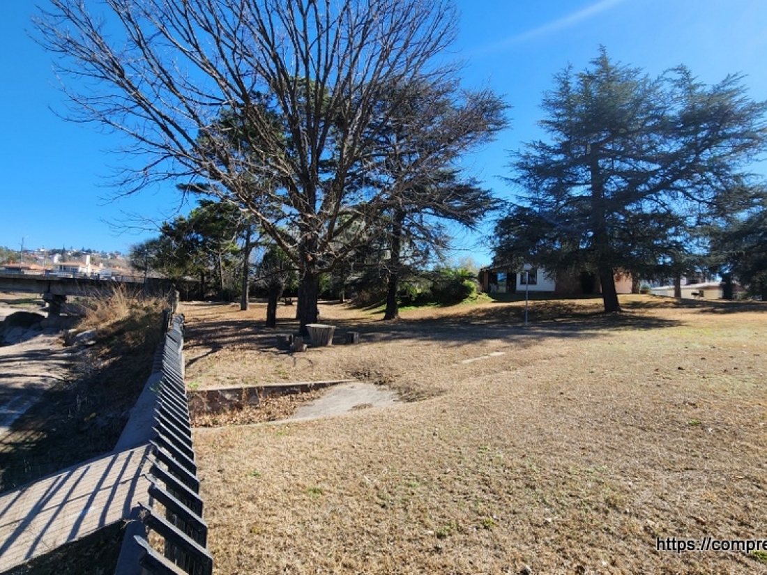 VILLA CARLOS PAZ CENTRO CASA EN VENTA GRAN LOTE COSTA DE LAGO