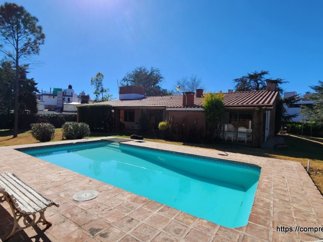 VILLA CARLOS PAZ CENTRO CASA EN VENTA GRAN LOTE COSTA DE LAGO