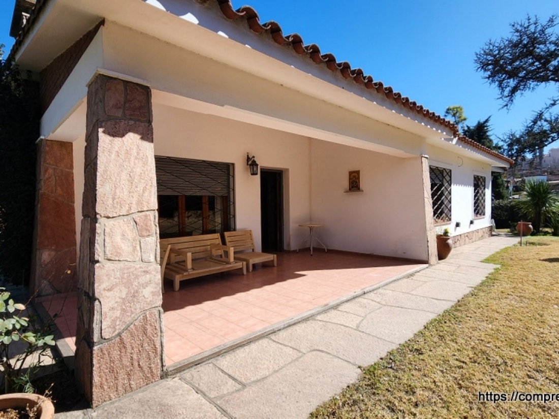 VILLA CARLOS PAZ CENTRO CASA EN VENTA GRAN LOTE COSTA DE LAGO