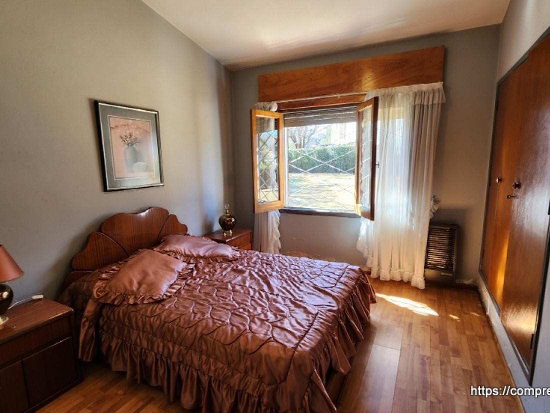 VILLA CARLOS PAZ CENTRO CASA EN VENTA GRAN LOTE COSTA DE LAGO