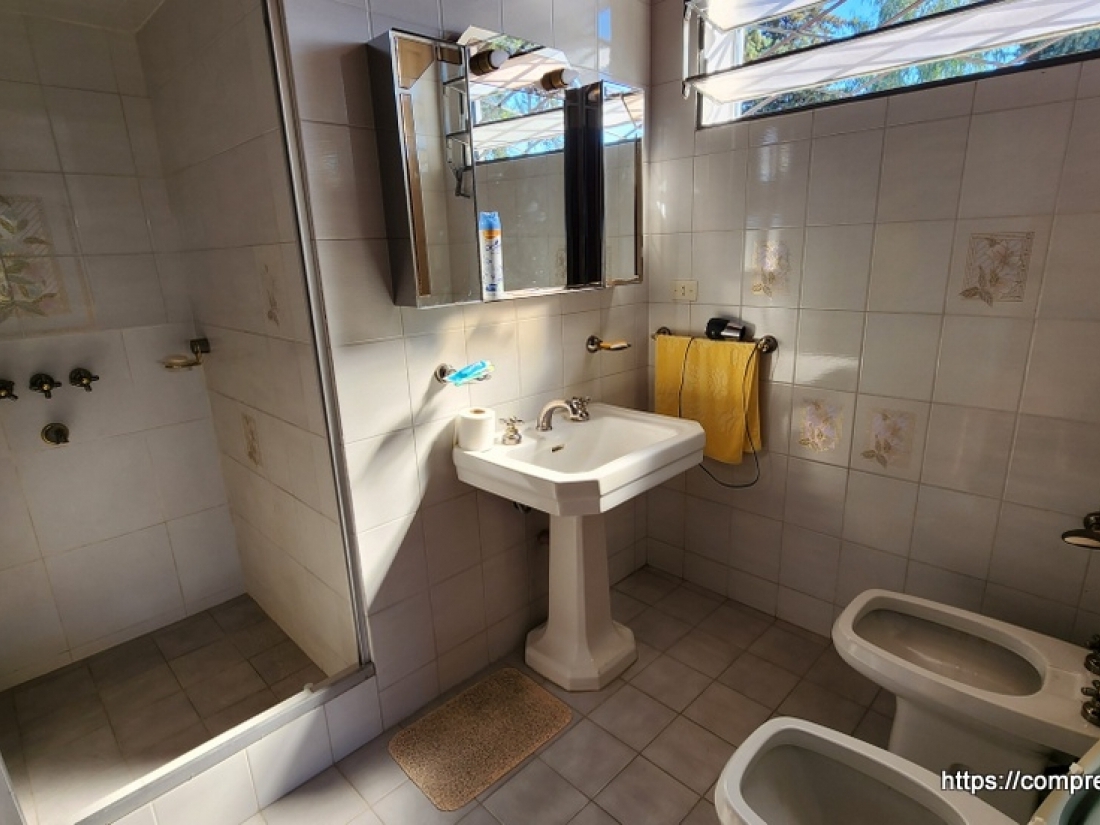 VILLA CARLOS PAZ CENTRO CASA EN VENTA GRAN LOTE COSTA DE LAGO