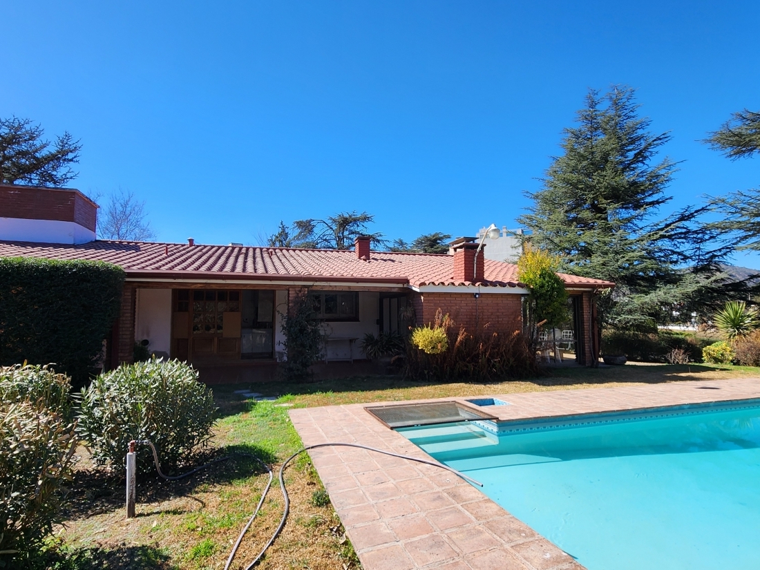 VILLA CARLOS PAZ CENTRO CASA EN VENTA GRAN LOTE COSTA DE LAGO