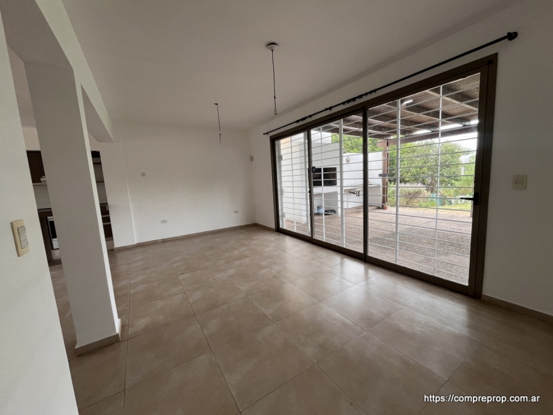 DUPLEX EN VENTA 3 DORMITORIOS HOUSING VILLA WARCALDE CON JARDN Y PILE