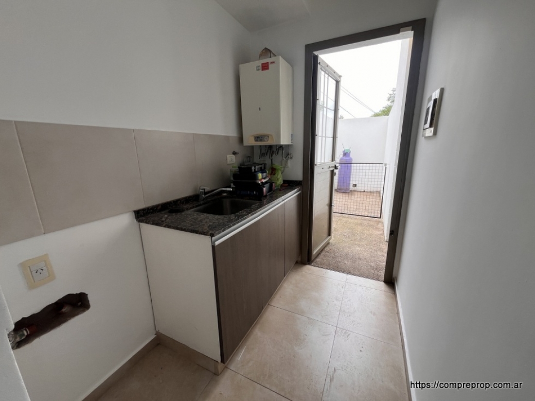 DUPLEX EN VENTA 3 DORMITORIOS HOUSING VILLA WARCALDE CON JARDN Y PILE