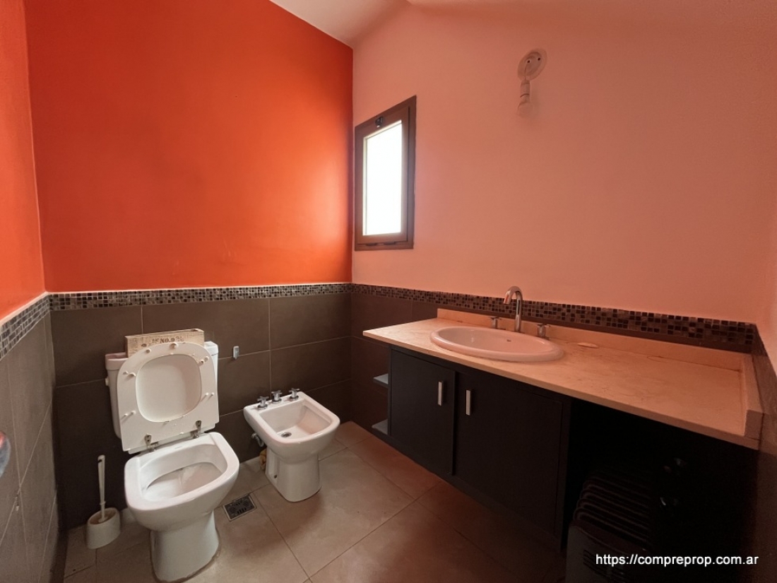 DUPLEX EN VENTA 3 DORMITORIOS HOUSING VILLA WARCALDE CON JARDN Y PILE