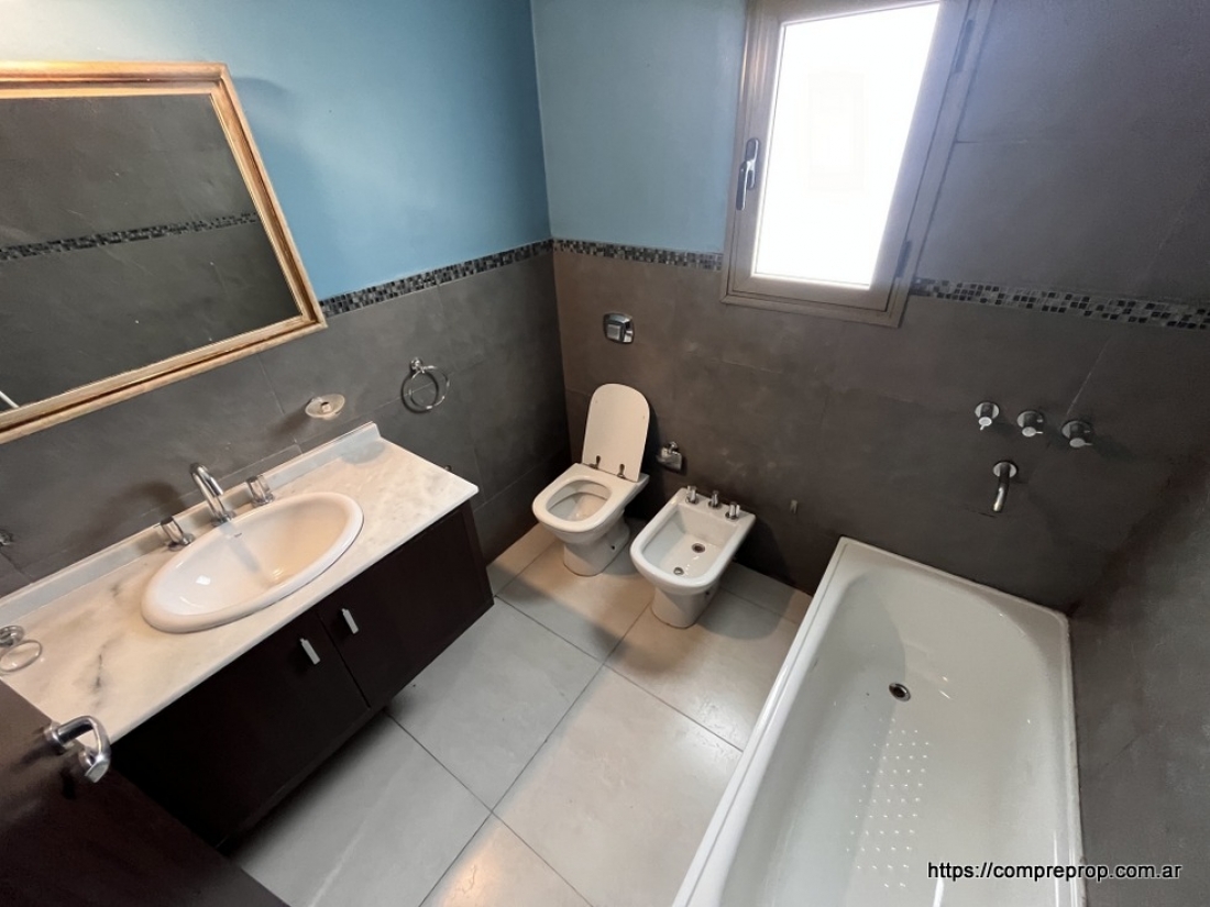 DUPLEX EN VENTA 3 DORMITORIOS HOUSING VILLA WARCALDE CON JARDN Y PILE