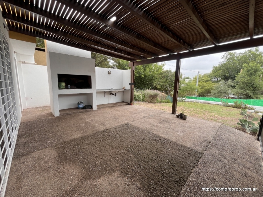 DUPLEX EN VENTA 3 DORMITORIOS HOUSING VILLA WARCALDE CON JARDN Y PILE