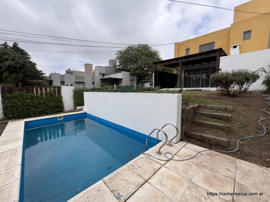 DUPLEX EN VENTA 3 DORMITORIOS HOUSING VILLA WARCALDE CON JARDN Y PILE