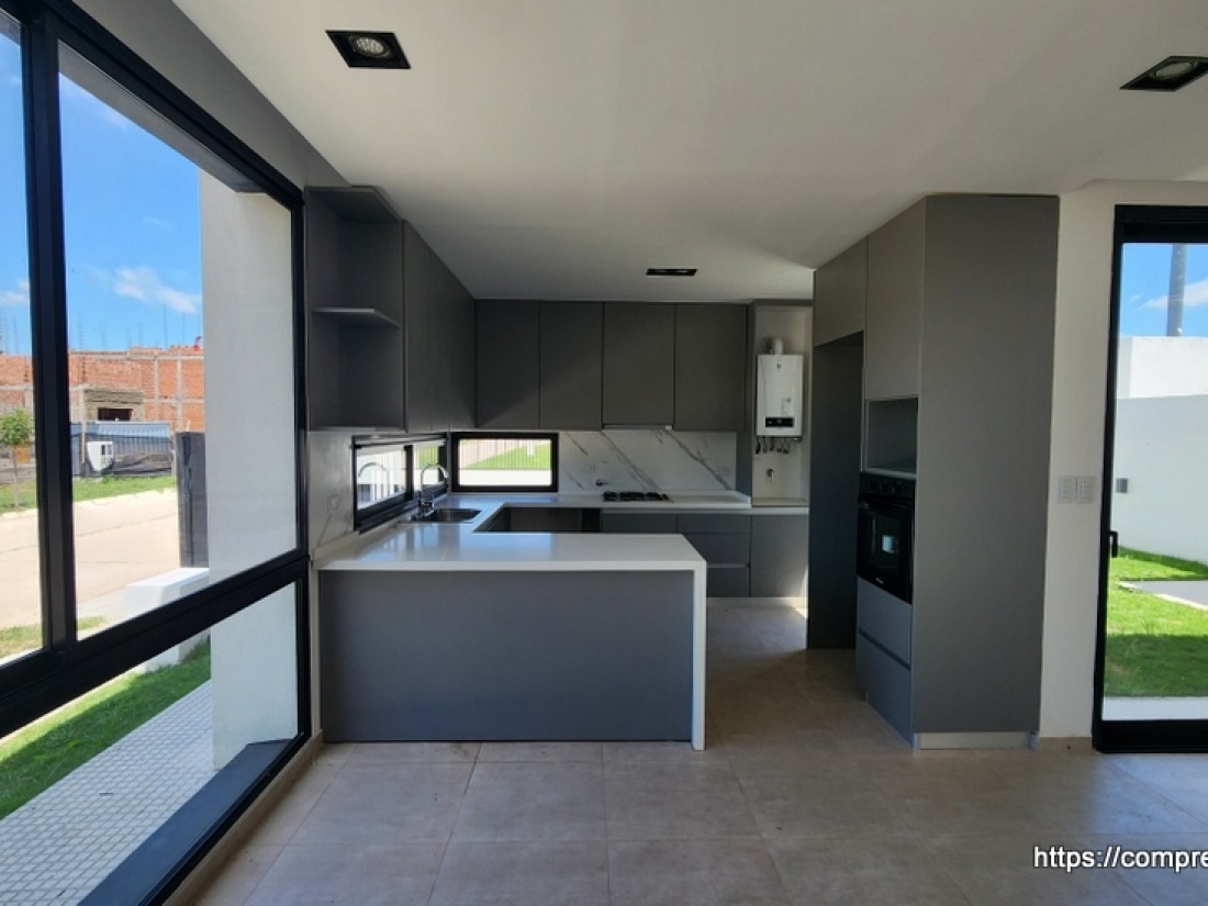 CAMPO CHICO ZONA SUR CASA EN VENTA 3 DORMITORIOS Y ESCRITORIO