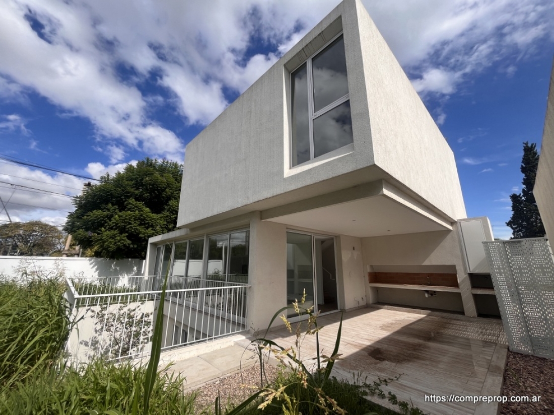 DUPLEX TRIPLEX HOUSING EN VENTA 3 DORMITORIOS VILLA BELGRANO