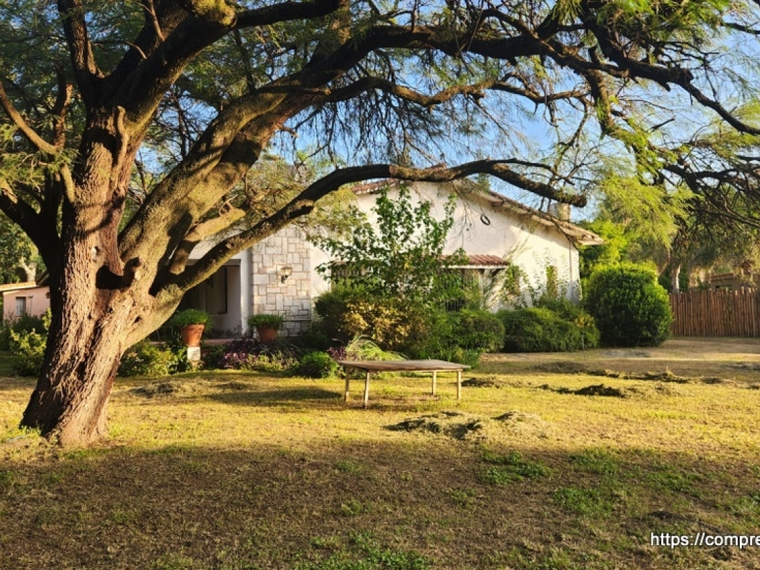 VILLA ALLENDE CASA EN VENTA 5 DORMITORIOS CON GRAN PARQUE