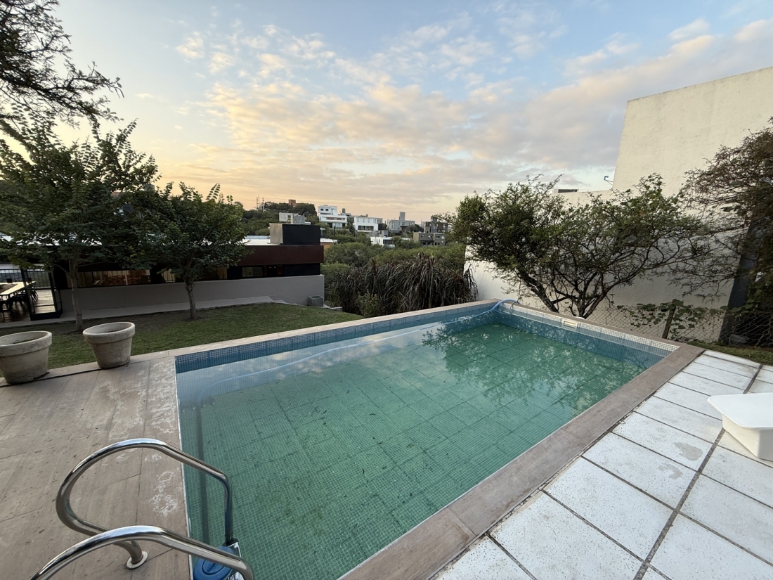 CASA EN VENTA 3 DORMITORIOS BARRIO PRIVADO EL RODEO VILLA WARCALDE