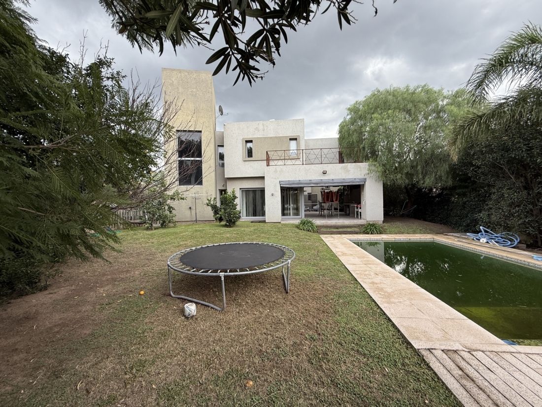 VALLE ESCONDIDO TERRAZAS CASA EN VENTA 4 DORMITORIOS APTO CRDITO