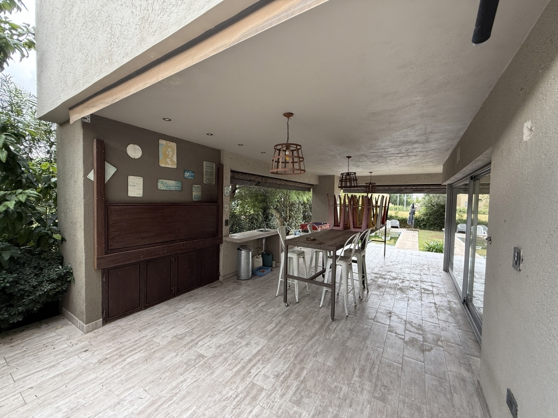 VALLE ESCONDIDO TERRAZAS CASA EN VENTA 4 DORMITORIOS APTO CRDITO