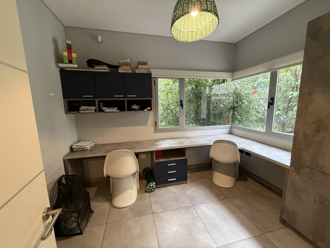 VALLE ESCONDIDO TERRAZAS CASA EN VENTA 4 DORMITORIOS APTO CRDITO