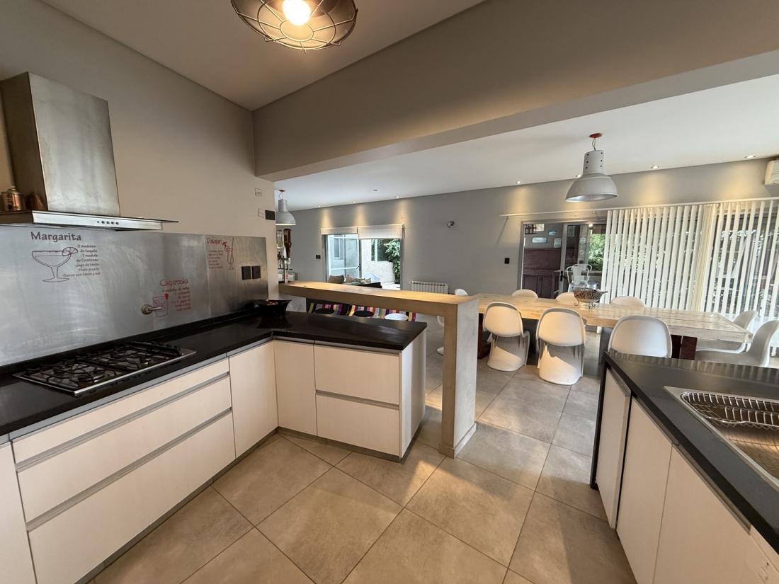 VALLE ESCONDIDO TERRAZAS CASA EN VENTA 4 DORMITORIOS APTO CRDITO