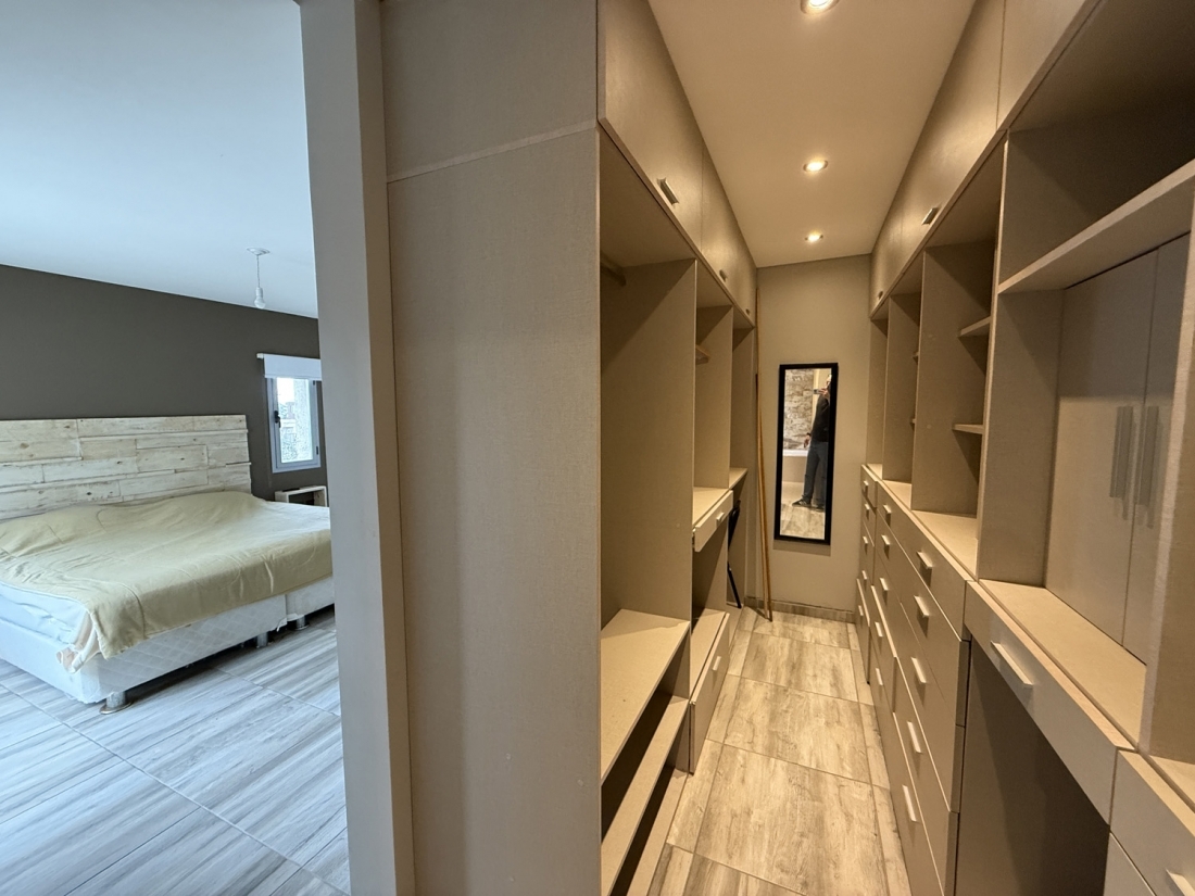 VALLE ESCONDIDO TERRAZAS CASA EN VENTA 4 DORMITORIOS APTO CRDITO