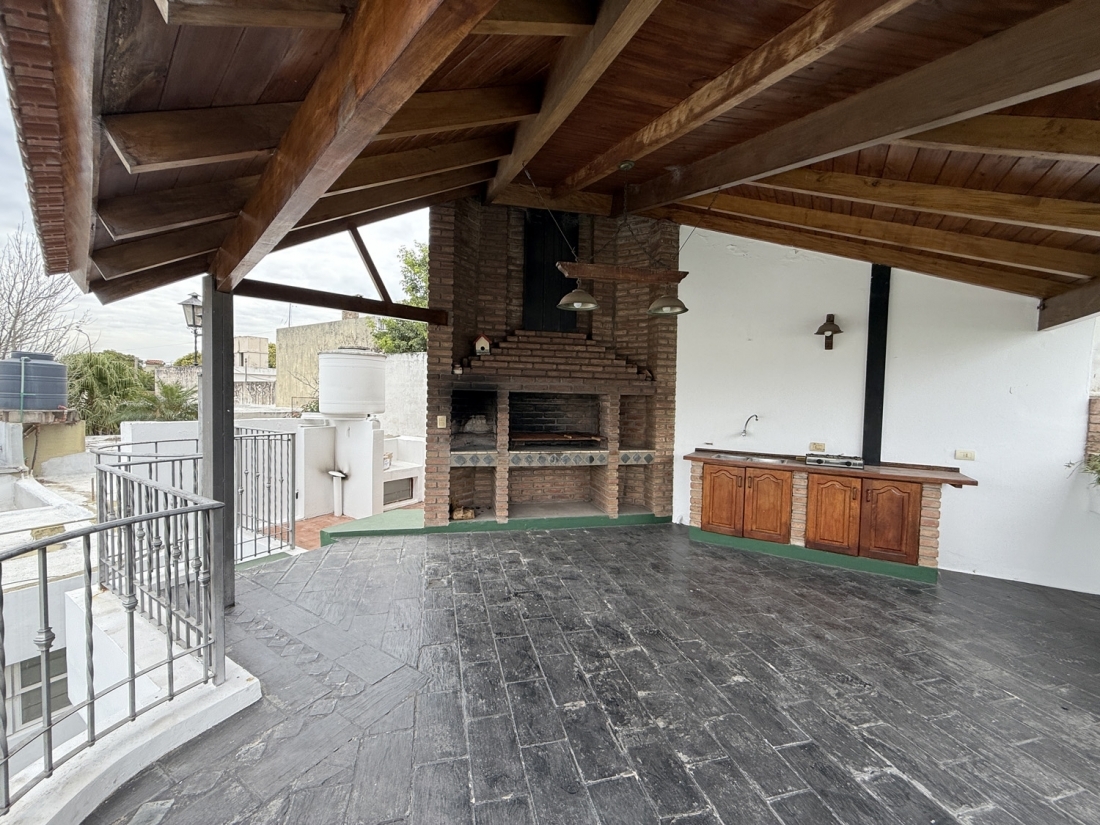 CASA EN VENTA ALBERDI 3 PROPIEDADES EN 1