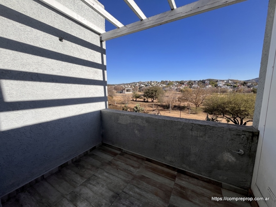 DUPLEX EN VENTA LA CUESTA 3 DORMITORIOS