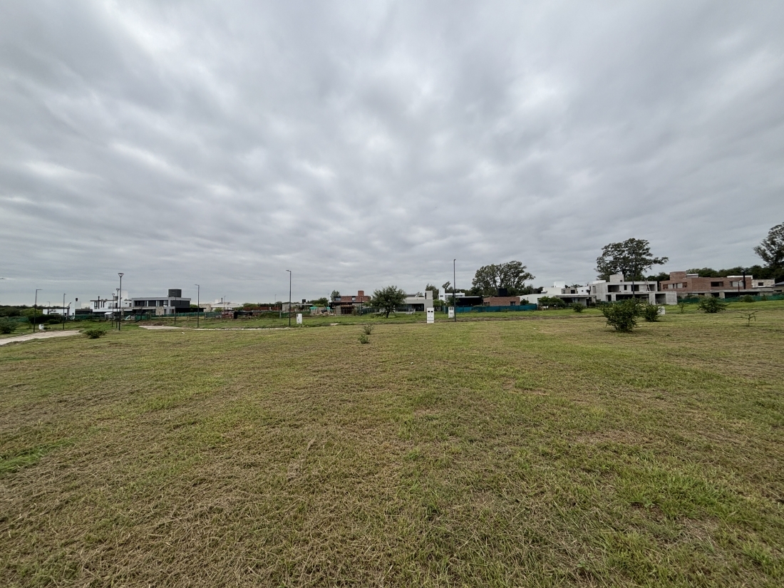 JARDIN INGLES 2 VALLE ESCONDIDO LOTE EN VENTA APTO PERMUTA