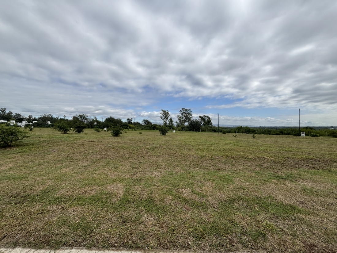 JARDIN INGLES 2 VALLE ESCONDIDO LOTE EN VENTA APTO PERMUTA