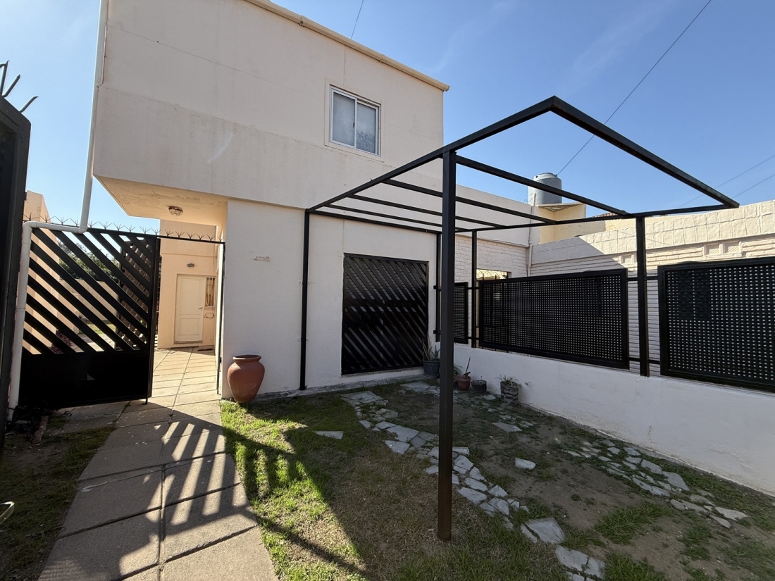 CASA EN VENTA 5 DORMITORIOS ARGUELLO LASALLE