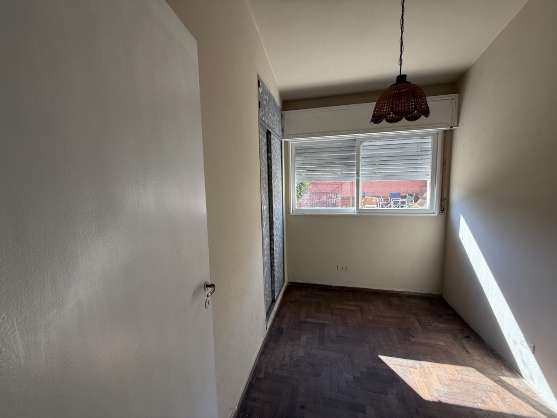 CASA EN VENTA 5 DORMITORIOS ARGUELLO LASALLE