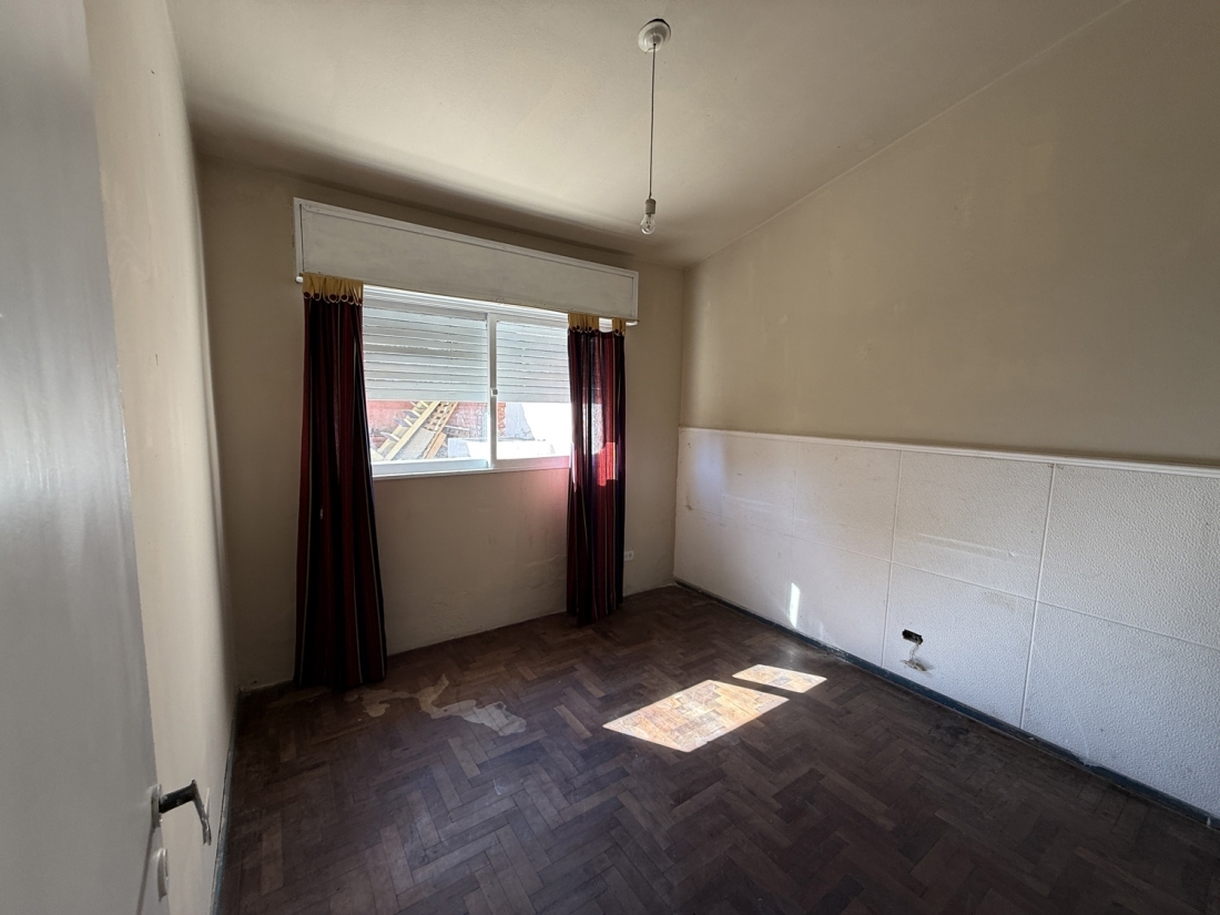 CASA EN VENTA 5 DORMITORIOS ARGUELLO LASALLE