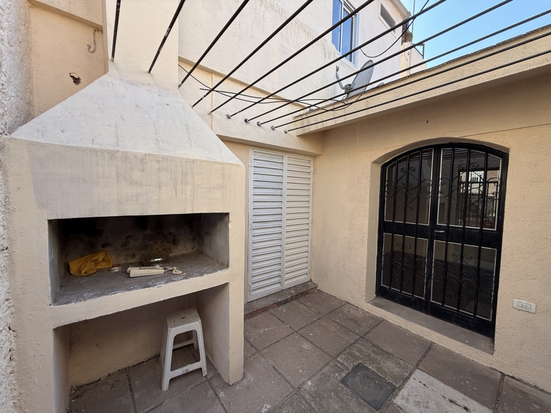 CASA EN VENTA 5 DORMITORIOS ARGUELLO LASALLE