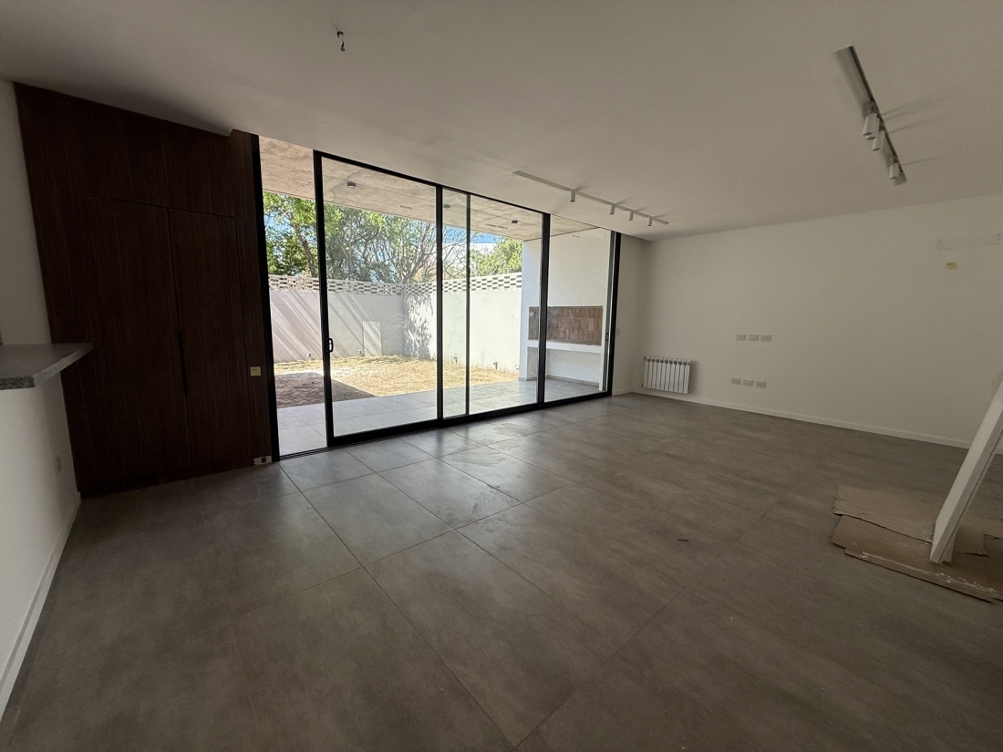 DPLEX EN VENTA HOUSING CERRO DE LAS ROSAS 3 DORMITORIOS