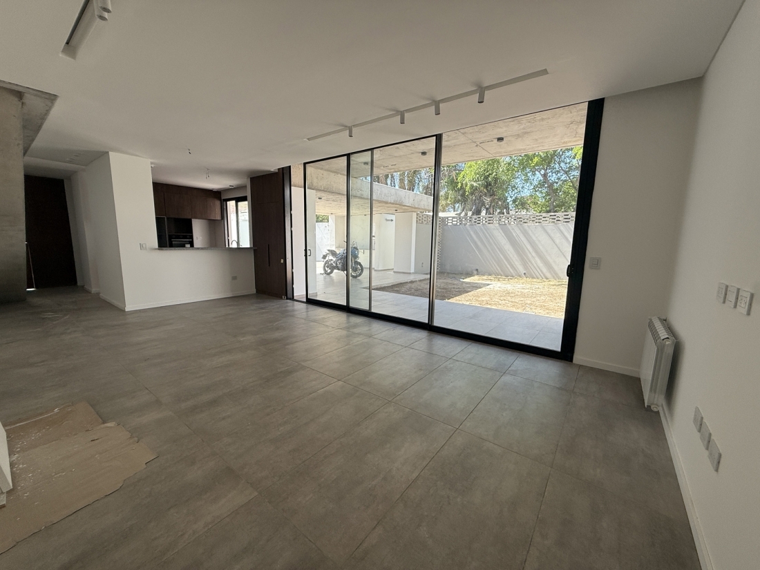 DPLEX EN VENTA HOUSING CERRO DE LAS ROSAS 3 DORMITORIOS