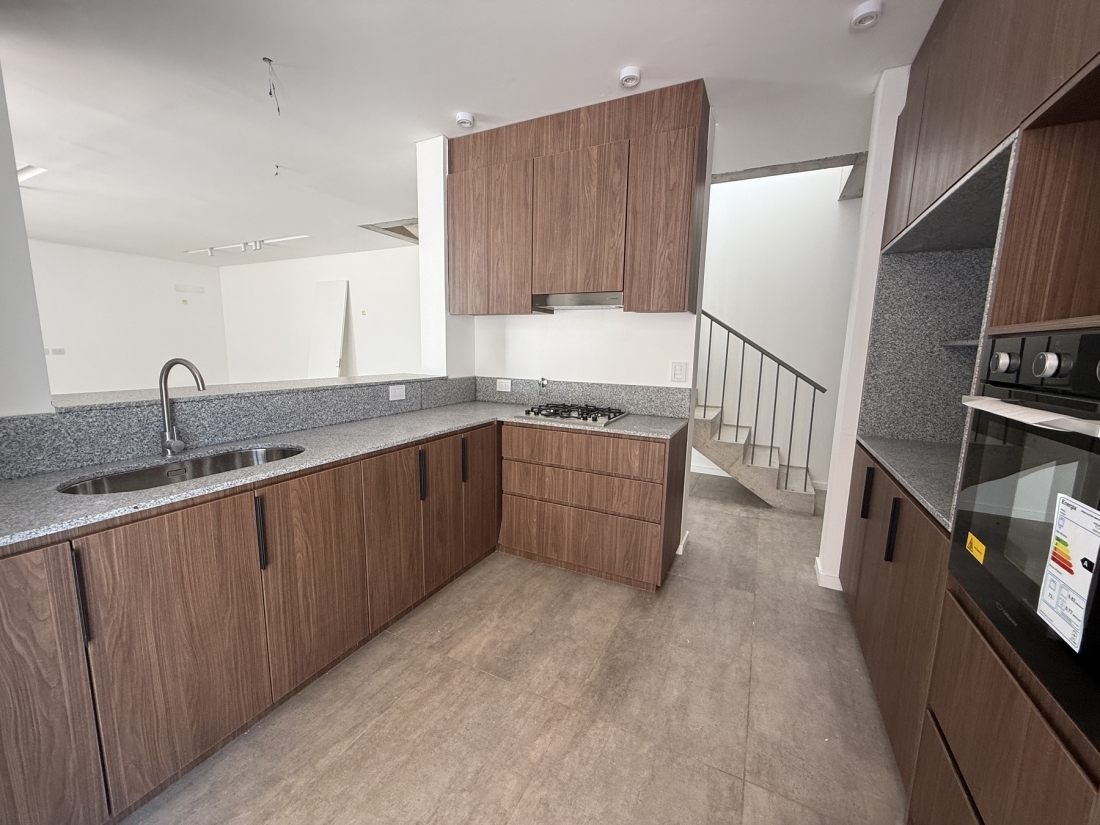 DPLEX EN VENTA HOUSING CERRO DE LAS ROSAS 3 DORMITORIOS