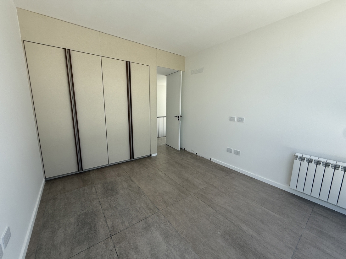 DPLEX EN VENTA HOUSING CERRO DE LAS ROSAS 3 DORMITORIOS