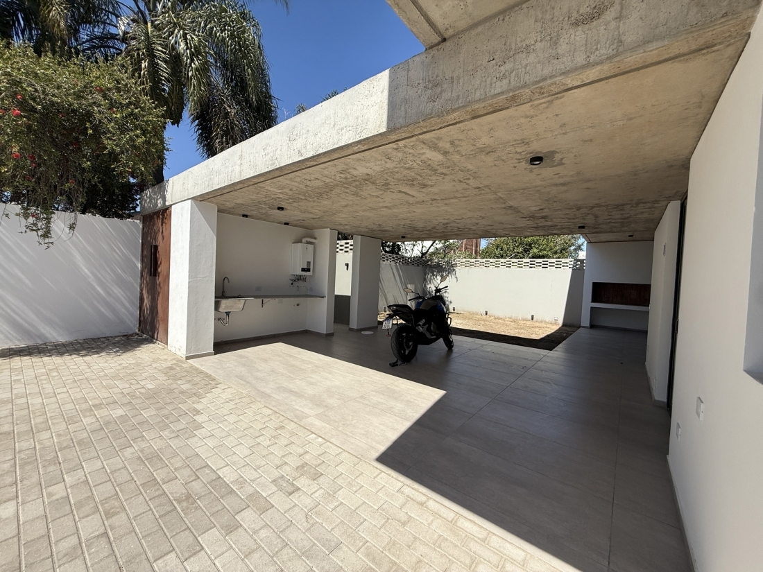 DPLEX EN VENTA HOUSING CERRO DE LAS ROSAS 3 DORMITORIOS