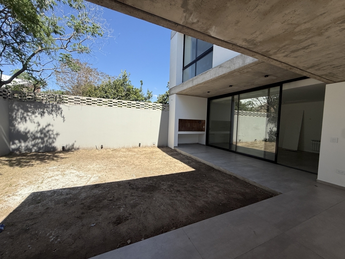 DPLEX EN VENTA HOUSING CERRO DE LAS ROSAS 3 DORMITORIOS