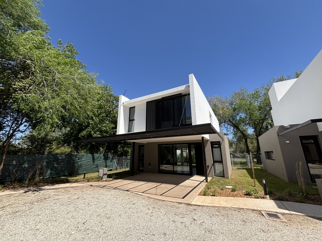 EL REFUGIO HOUSING DUPLEX EN VENTA 3 DORMITORIOS Y ESCRITORIO